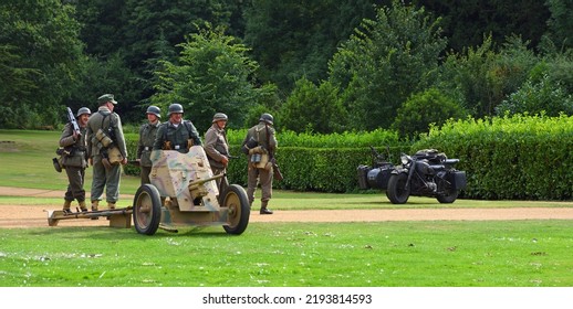 SILSOE, BEDFORDSHIRE, ENGLAND - AUGUST 14, 2021:  World War  2  German Pak36 Anti - Tank Gun  With 2 Men In German Uniform.