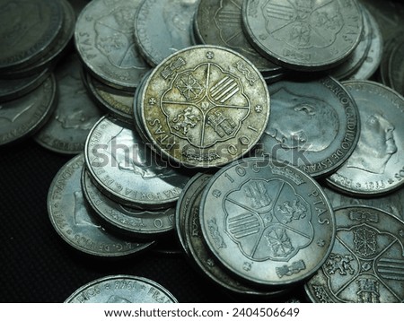 Silver coins of the Caudillo Francisco Franco, 100 pesetas, on a black background