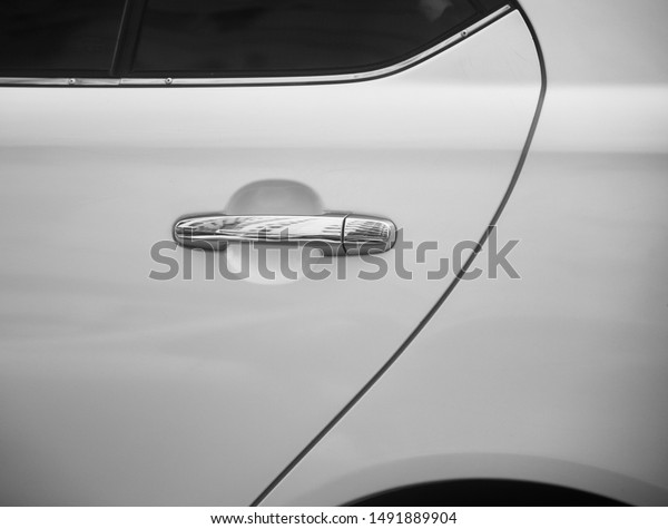 Silver door knobs\
of a white car unique\
photo