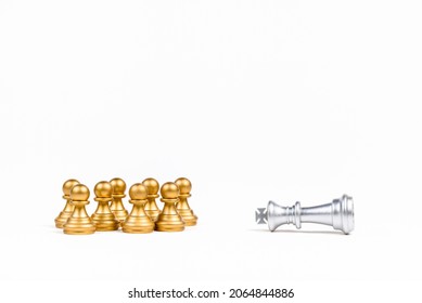 Silver king chess lay down to the ground with a group of golden chess, inappropriate leader, employees are reluctant to work, the bad leader does an unacceptable behavior organization problem