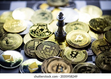 Silver king Chess on the Crypto currency. It's is convenient payment in economy market, the modern way of exchange in the coming future for finance investment trade concept on chess board background.