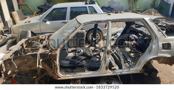 silver sedan car
engine frame due to traffic accidents to be repaired by the repair
shop in front of the
house