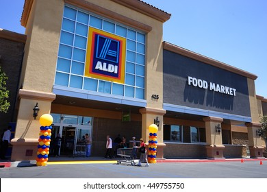 SIMI VALLEY - JUN 16: Aldi Store grand opening on June 16, 2016 in Simi Valley, California.  Aldi is a low price grocery outlet that is rapidly expanding in the USA.