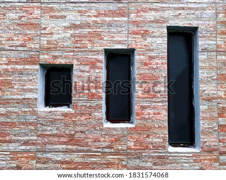 Simmetric windows in a house