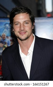 Simon Rex At SCARY MOVIE 4 Premiere, AMC Loews Lincoln Square Theater, New York, NY, April 10, 2006