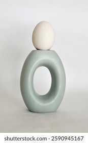 simple combination of the ellipse vase and egg