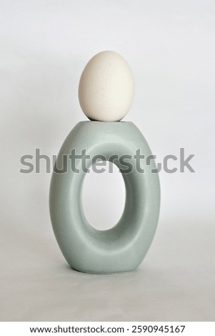 simple combination of the ellipse vase and egg