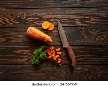 Simple composition with carrot and knife
