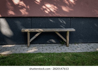 Simple Empty Seat Creates a Quiet Resting Spot Beside Green Grass