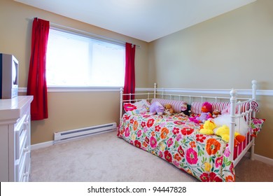 Simple Girls Bedroom With Flowery Bedding