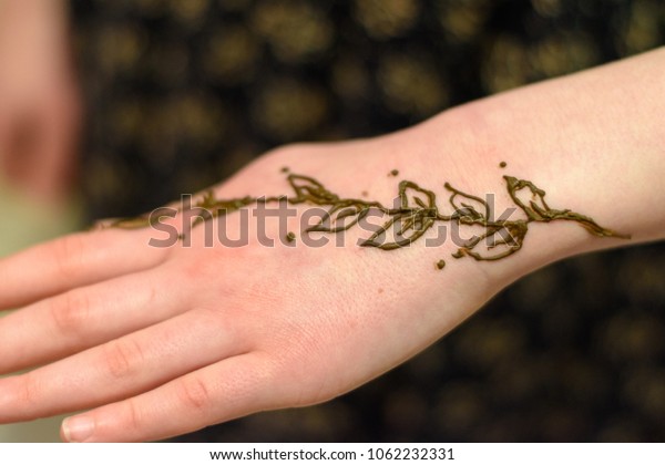 Unduh 4400 Koleksi Gambar Henna Art Simple Keren 