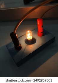 A simple light circuit to test whether or not a current is present. Taken while im doing physics experiment