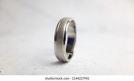 simple man single or wedding ring made from silver, palladium, platinum. cincin pria perak