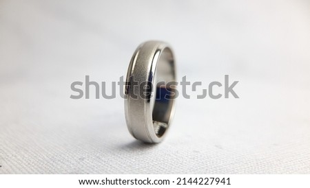 simple man single or wedding ring made from silver, palladium, platinum. cincin pria perak