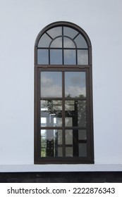 Simple White House Window Design Looks Very Beautiful And Simple