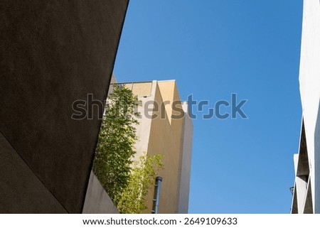 Simplistic image of building and sky