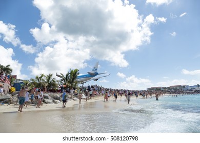 Simpson Bay, St Maarten -October 28, 2016: KLM 747 Landing Very Low Over A Large Crowd Of Excited People. This Was The Plane's Last Ever Flight On The Island. 