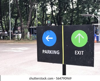 Sing parking and exit.