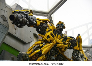 Cartoon Transformer Bumblebee Images Stock Photos Vectors Shutterstock