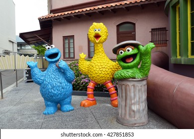 SINGAPORE - 06 MAY 2016: Cookie Monster, Big Bird And Oscar The Grouch Model At Universal Studios