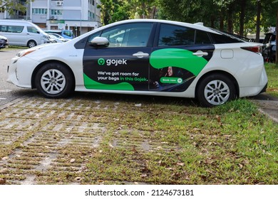 SINGAPORE - 1 FEB 2022: Vehicle Wrap Adverts Of A Private-hire Car For Gojek Are Transit Advertisements Marketing The Company Services. They Are Mobile Advertising Billboards.