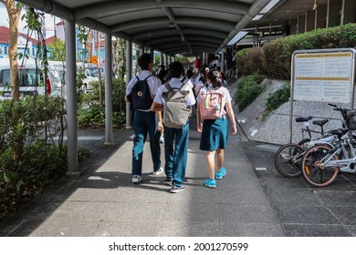 SINGAPORE - 1 JUL 2021: Students Go To Yio Chu Kang Subway. Backpacks Are The Most Common School Bags Used By Secondary And Junior College Students As They Free The Hands For Other Activities.