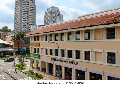 SINGAPORE - 1 MAR 2022: Bishan  Branch Office of HDB (Housing Board) Building nowadays leases to commercial units like the Giant Supermarket unlike its exclusive use by HDB staff only in the past.