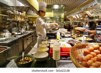 SINGAPORE -10 DEC 2015- Straits Kitchen, a luxury hawker style restaurant located inside the Grand Hyatt hotel, has been singled out by Anthony Bourdain as one of the best restaurants in Singapore.