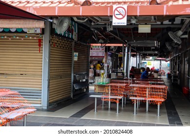 SINGAPORE – 19 JUL 2021: Chomp Chomp Food Centre Was Popular For Its Variety Of Local Dishes. Covid-19's Dine-in Restrictions Have Led To Many Food Stalls Shuttered Or Operating At Shorter Times. 