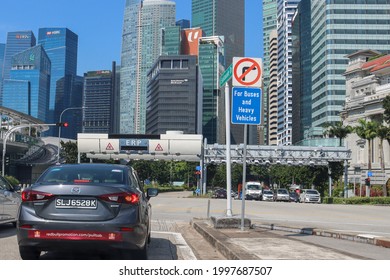 SINGAPORE - 2 JUL 2021: One Of 78 Electronic Road Pricing (ERP) Gantries. It Collects Road Tolls. ERP Is A Part Of  Intelligent Traffic Management System Uses Congestion Pricing And Electronic Tolls.