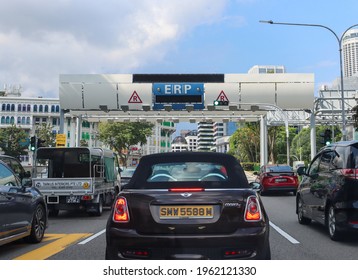 SINGAPORE - 2 MAR 2021: One Of 78 Electronic Road Pricing (ERP) Gantries. It Collects Road Tolls. ERP Is A Part Of  Intelligent Traffic Management System Uses Congestion Pricing And Electronic Tolls.