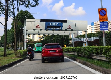SINGAPORE - 2 OCT 2021: One Of 78 Electronic Road Pricing (ERP) Gantries. Collecting Road Tolls. ERP Is An  Intelligent Traffic Management System Using Congestion Pricing And Electronic Tolls.