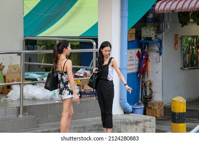 SINGAPORE - 20 APR 2014: Two Young Women Smokers. Minimum Legal Age For Smoking Is 21 In Jan 2021. Standardised Packaging And Enhanced Graphic Health Warnings Were Required In All Tobacco Products. 