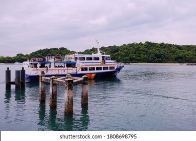 Singapore 2020 Sep03 Ferry Carrying Passengers Leaving The Pier Of St John's Island. Lush Greenery In Background. Wide Angle Shot.