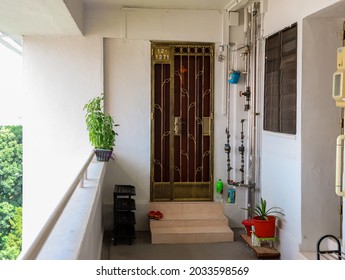 SINGAPORE - 22 AUG 2021: A Corner Unit In Ang Mo Kio Housing Development Board (HDB) Apartment Offers More Privacy Than Common Corridor Flats. It Costs More. Passersby Cannot Peep Into Window Panes.