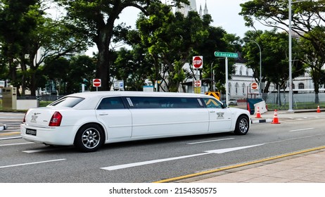 SINGAPORE - 5 MAY 2022: Lotus Limousines Provides The First And Only Chrysler 300 Super Stretch Limousine Equipped With Mercedes Benz Engine And Gear Box. This Chauffeured Car Can Seat 8 People.