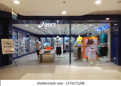 Asics shoes Images, Stock Photos 
