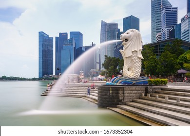 SINGAPORE - APR 21 : Merlion Statue Fountain In Merlion Park At Sentosa On Apr 21, 2018 In Singapore.