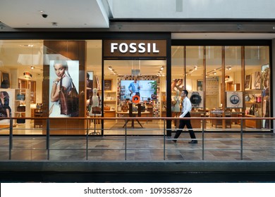 Fossil Retail 2024 favors