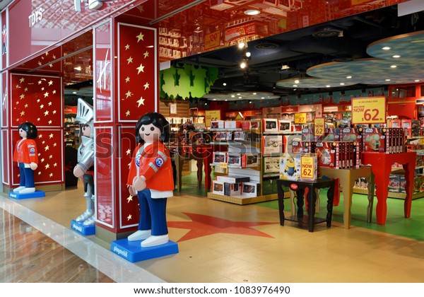 toy store marina bay sands