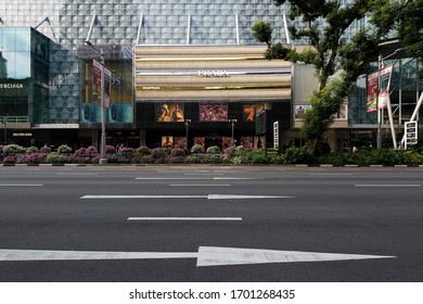 Singapore, Singapore - April 10, 2020: Empty Street Of Orchard Road, Singapore During Circuit Breaker Or Lockdown Due To Increased Rate Of COVID-19 Infection