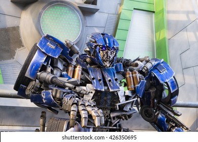 SINGAPORE - APRIL 13,2016 : The Model Transformer Same As The Actual Size Show At Sci-Fi City, Universal Studio, Singapore.