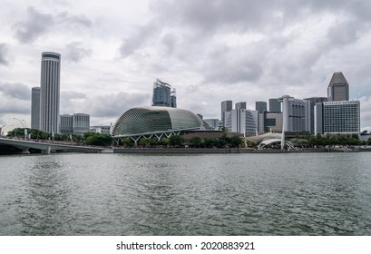 SINGAPORE - APRIL 14, 2019: Swissôtel The Stamford, Esplanade And Mandarin Oriental Hotel In Singapore.