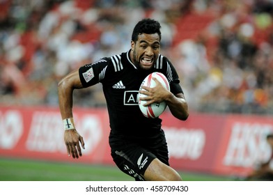 SINGAPORE - APRIL 16,2016 : New Zealand All Blacks 7s Rugby Player In Action At HSBC World Rugby Sevens Series Singapore.