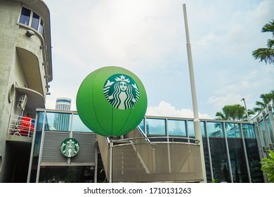 Singapore : April 2020 : Starbucks Coffee Brand Logo In Singapore Near Merlion Park. Famous Coffee Shop In The World.

