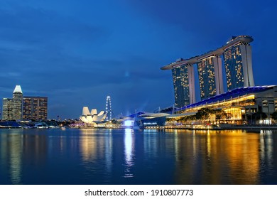 Singapore - August 04, 2015 : Blue hour Marina Bay Singapore