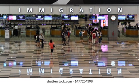 30,915 Immigration Airport Images, Stock Photos & Vectors | Shutterstock