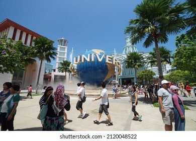 Singapore - August, 31, 2013:  The Photo Showing An Asian Famous Landmark Or Trademark Of Universal Studio Theme Park That Jam Packed Or Crowded With People Walking Around.