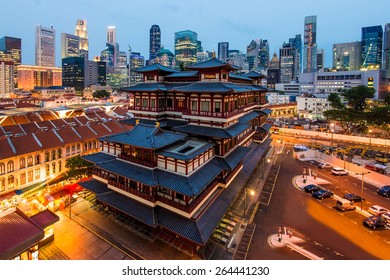 Singapore Buddha Tooth Relic Temple In Chinatown At Night