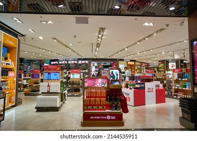 SINGAPORE - CIRCA JANUARY, 2020: A Broad Range Of Alcoholic Drinks On Display At Wines And Spirits Store In Singapore Changi Airport.